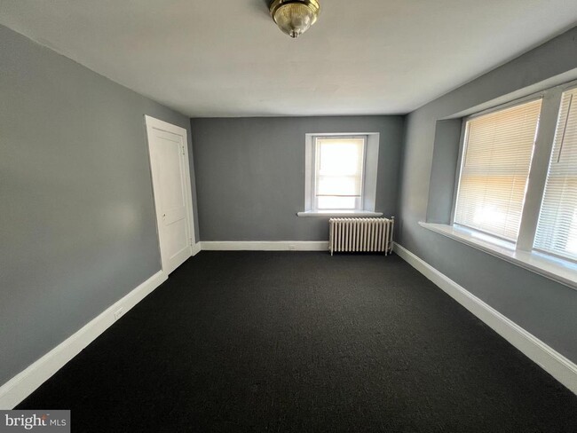 Building Photo - 502 S Main St