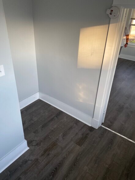 Building Photo - 1500 Dormont Ave