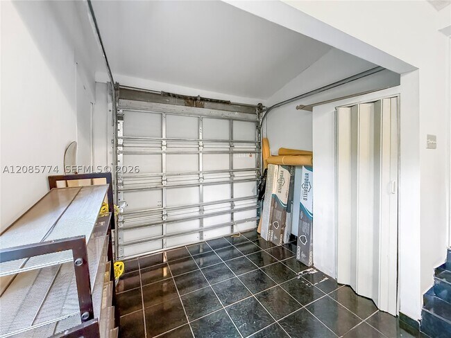Building Photo - 3128 Coconut Grove Dr