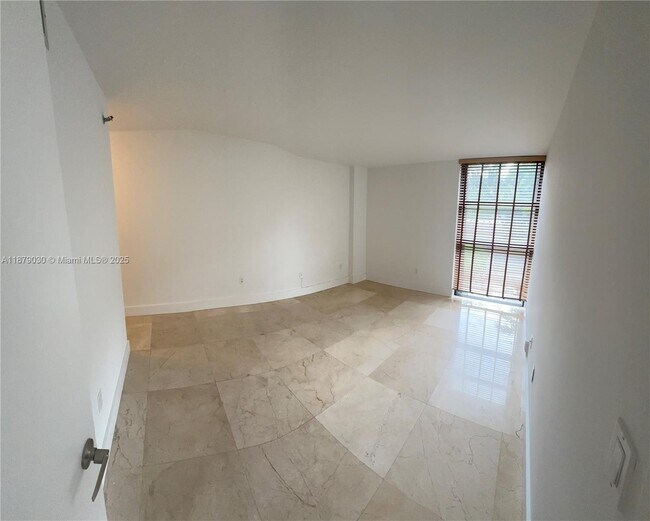 Building Photo - 2501 Brickell Ave