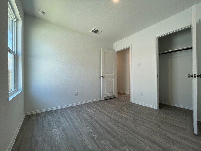 Building Photo - SINGLE FAMILY HOME FOR RENT