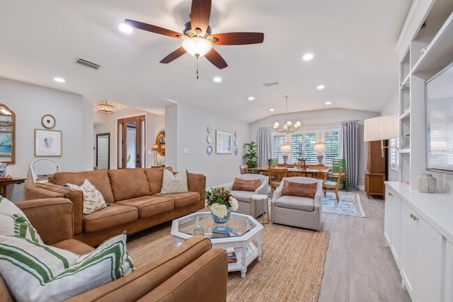 Building Photo - 605 Waverly Rd