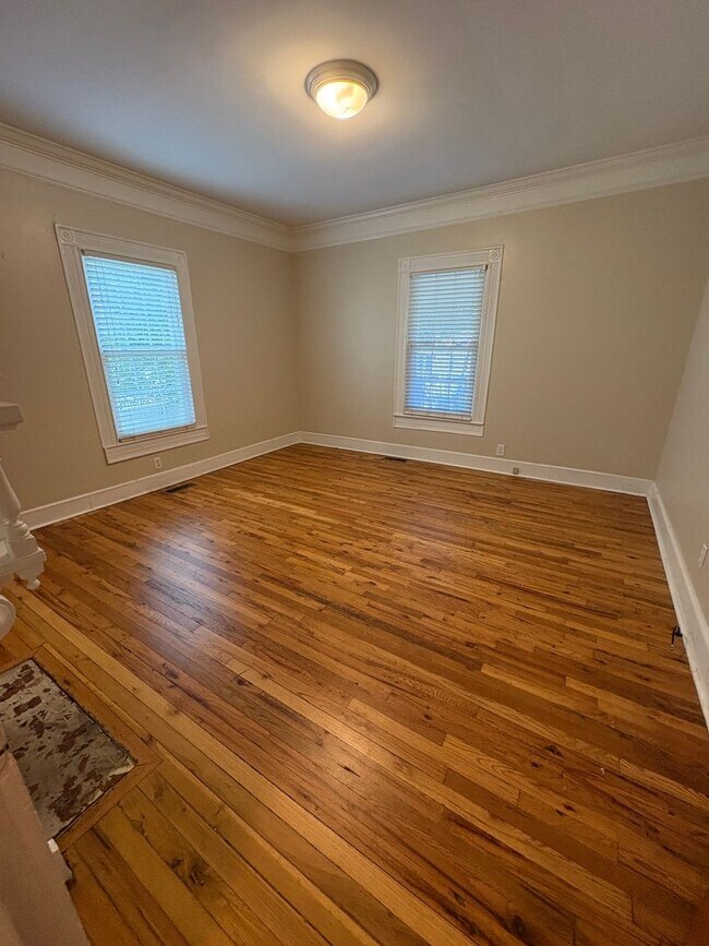 Building Photo - 3 Bedroom 2.5 Bath Townhome in Downtown Gr...