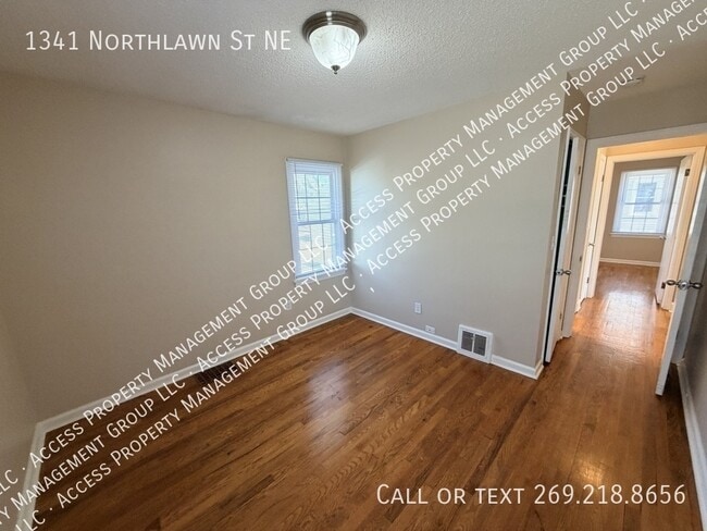 Building Photo - 1341 Northlawn St NE