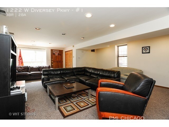 Building Photo - 1222 W Diversey Pkwy