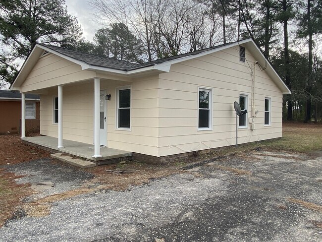 Building Photo - 4935 Walnut Dr