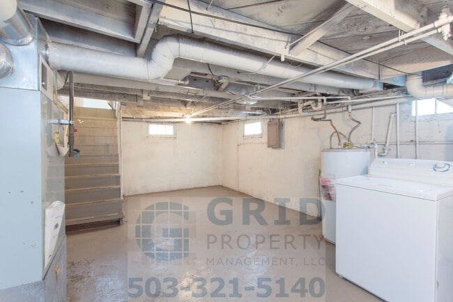 Building Photo - Craftsman Bungalow Available in Kenton Nei...