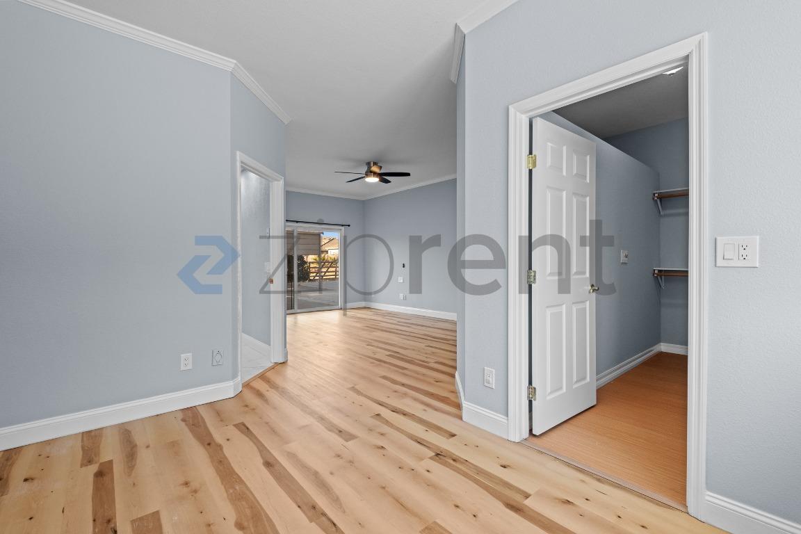 Building Photo - Unit