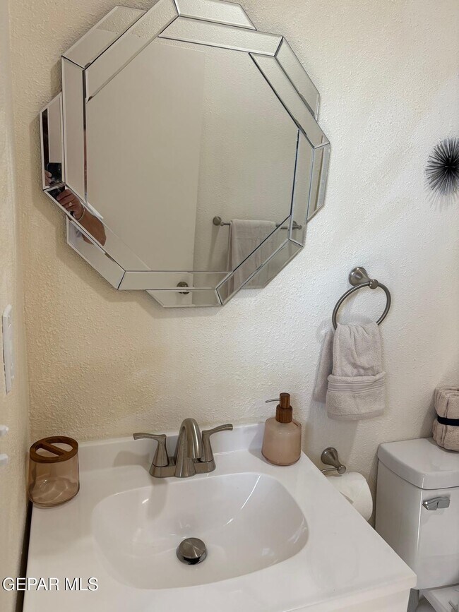 Building Photo - 3418 Pershing Dr