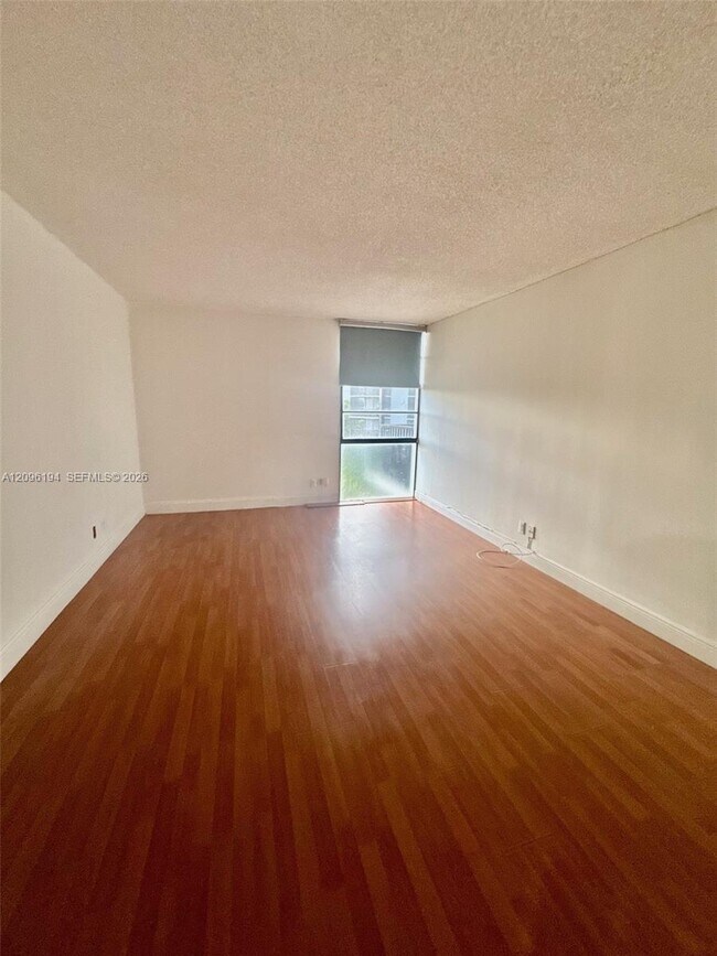 Building Photo - 3475 N Country Club Dr