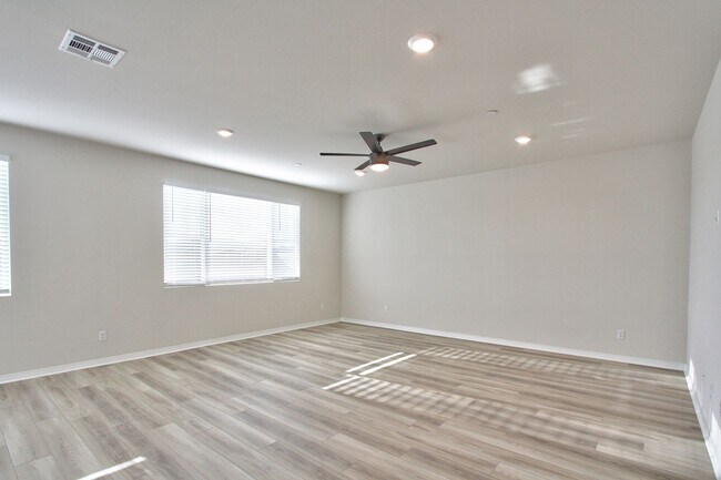 Building Photo - 5 BEDROOMS SOLAR AUDIE MURPHY RANCH