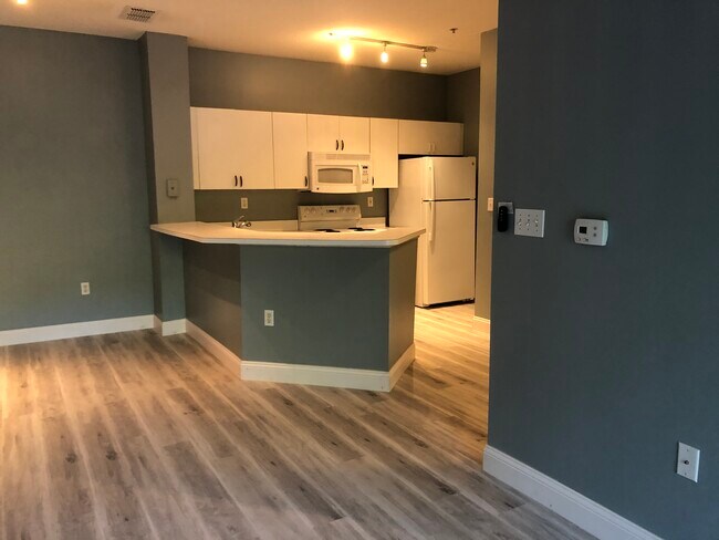 Building Photo - 500 Florida Club Blvd