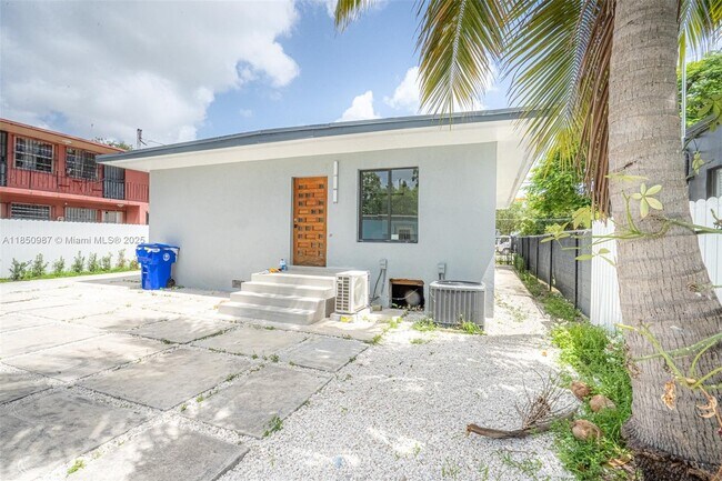 Building Photo - 666 NW 28th St