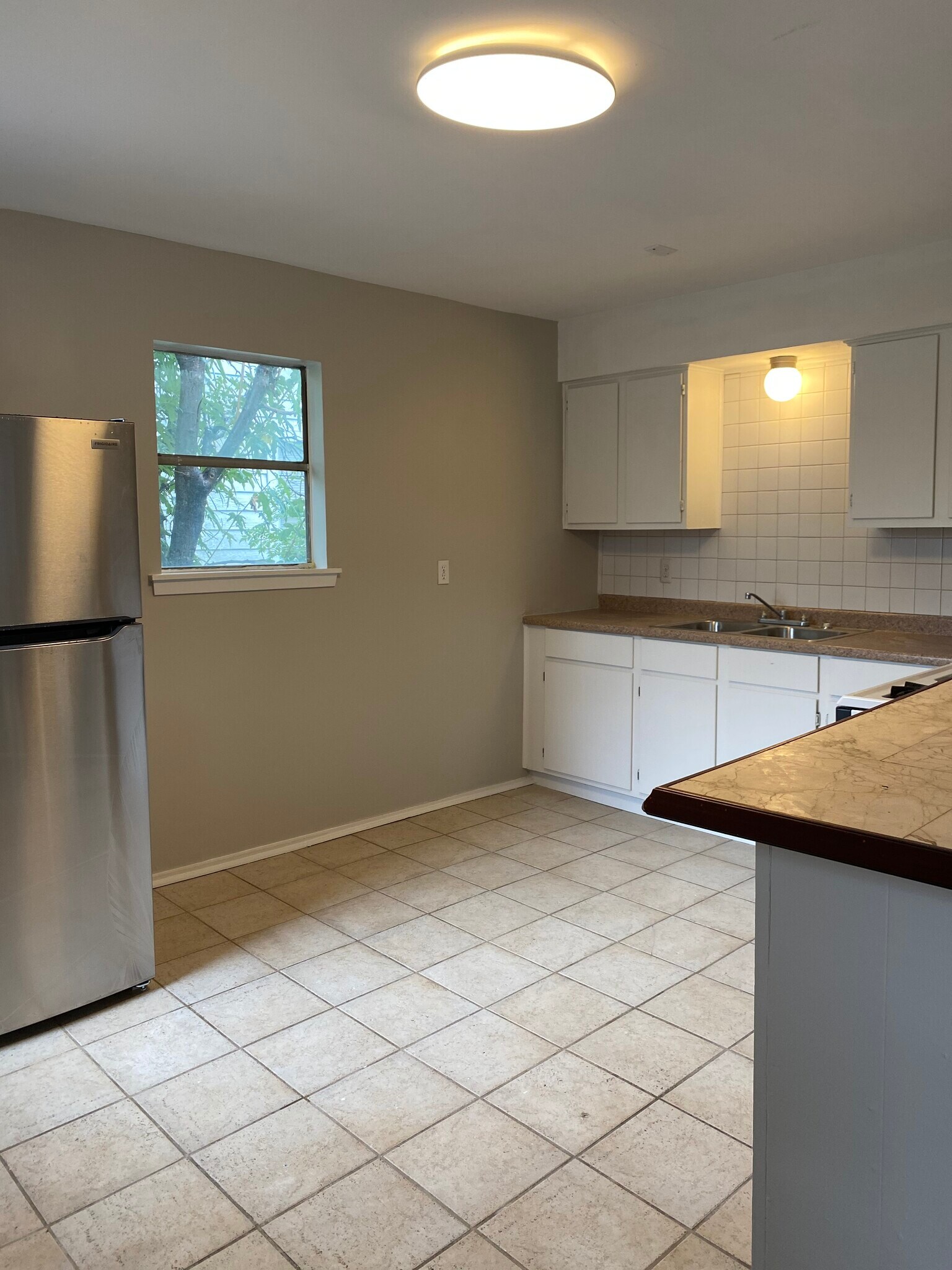 spacious kitchen - 4422 Bell St