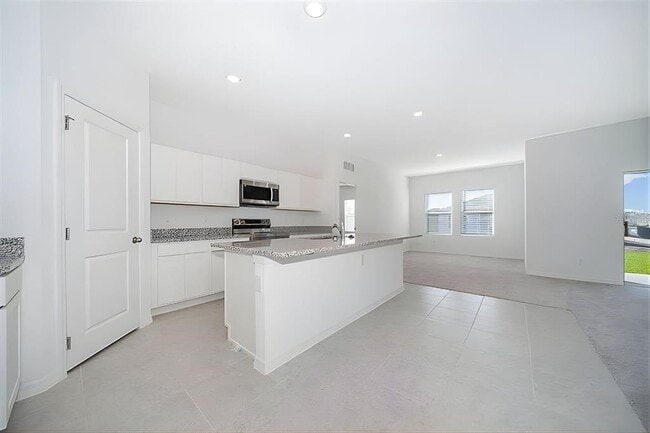 Building Photo - 5844 Bovine Dr