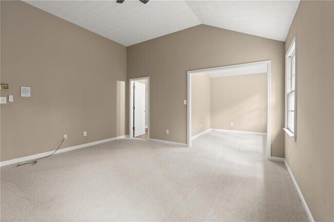 Building Photo - 16 Valleyside Dr