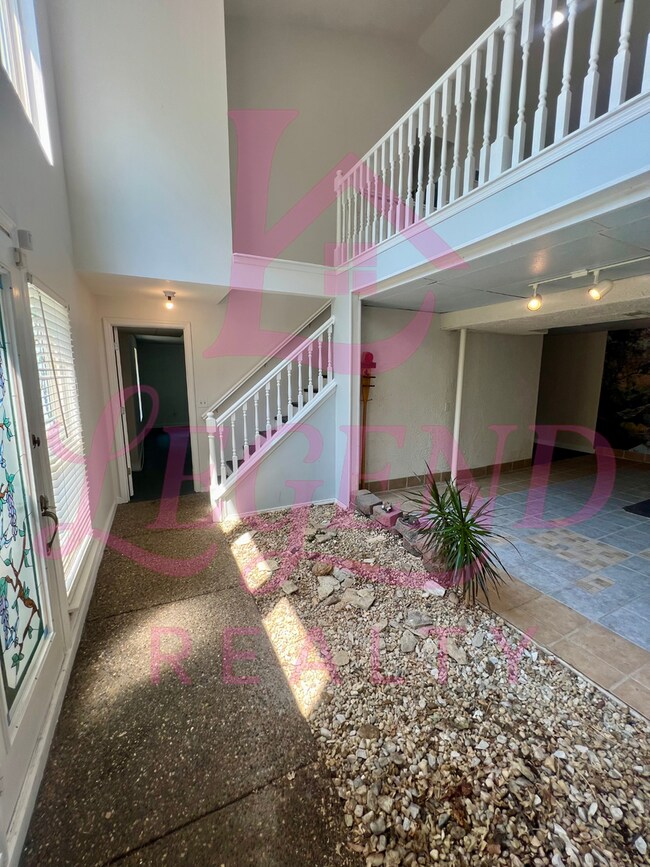 Building Photo - MOVE IN READY - Atrium Ranch for Rent in O...