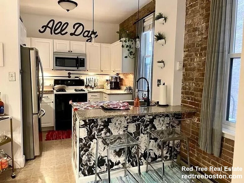 Building Photo - 31 Station St