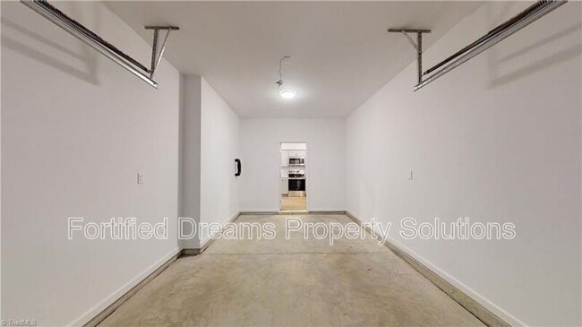 Building Photo - 3413 Littlefield Wy
