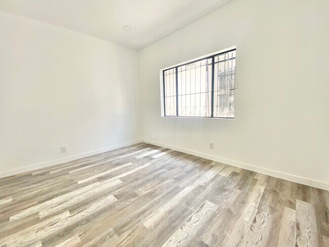 Building Photo - 2822 Darwin Ave