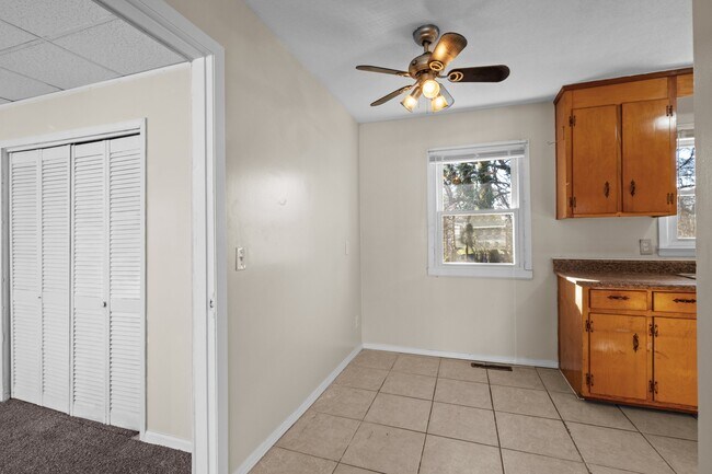 Building Photo - 2910 Kanewood Dr