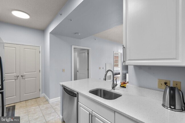 Building Photo - 11760 Sunrise Valley Dr