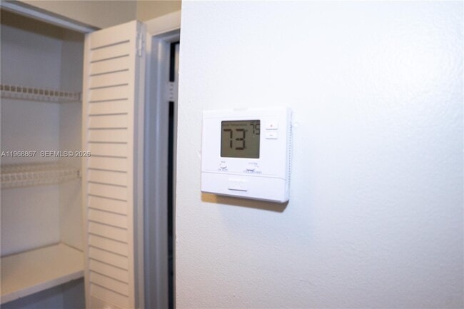 Building Photo - 4280 Woodside Dr