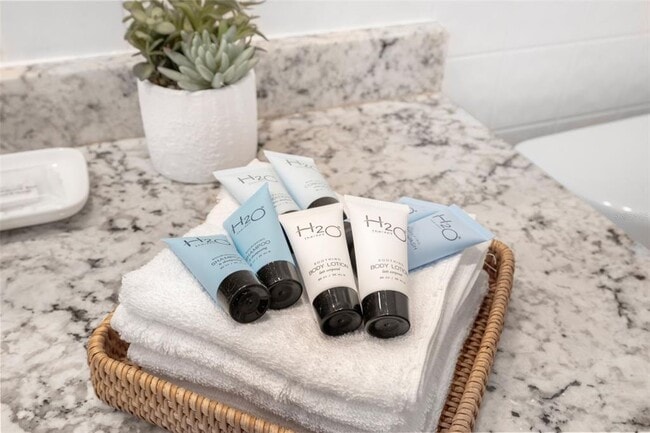 Building Photo - 1603 Gulf Dr N