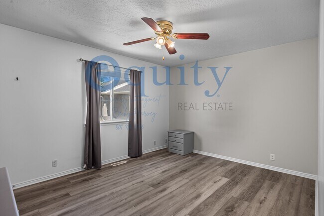 Building Photo - 703 Ry Ln