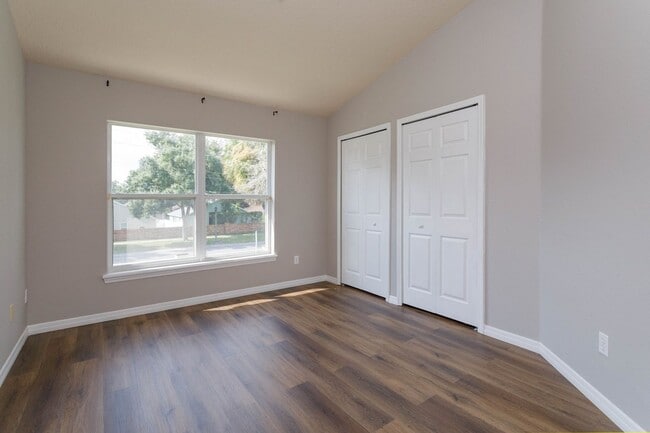 Building Photo - Spacious 4-Bedroom, 2.5-Bathroom Townhome with Modern Finishes and Community Amenities!