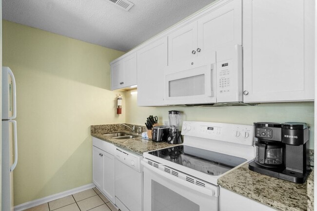 Building Photo - Seasonal Rental Available Now-3/31/26-Wifi...