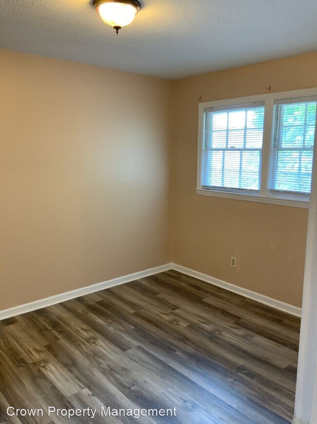 Building Photo - 2 br, 1.5 bath House - 315 Oak Drive