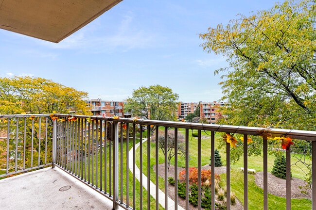 Building Photo - 2201 S Highland Ave