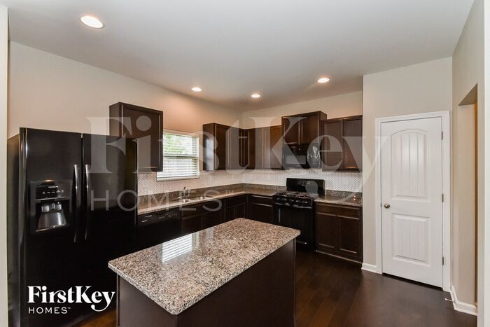 Building Photo - 584 Dasheill Ln