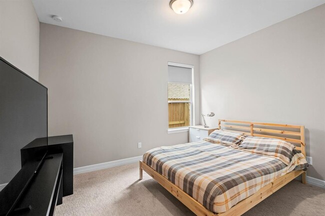Building Photo - 4106 Sherman Oak Ln