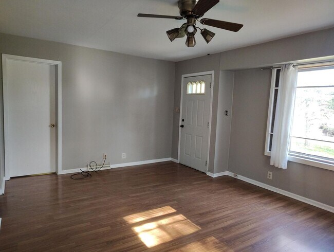 Building Photo - 4628 W Drexel Ave
