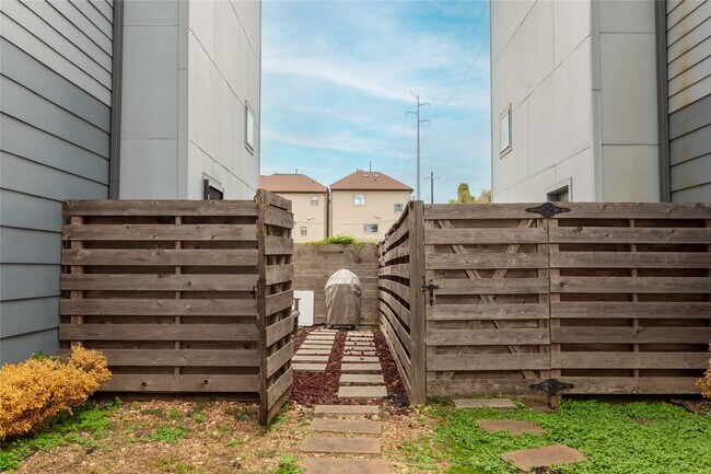 Building Photo - 2903 Blodgett St