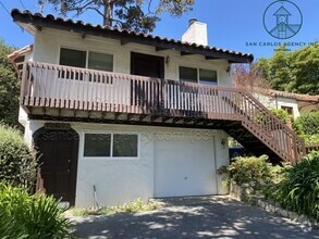 Building Photo - "Lazy Day-Z" Two Bedroom Perfectly Located...