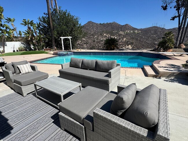 Building Photo - All Remodeled Rancho San Diego Home