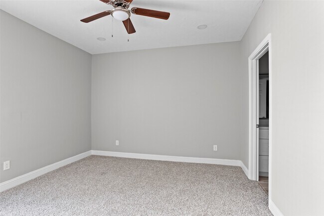 Building Photo - 9707 Richmond Ave.