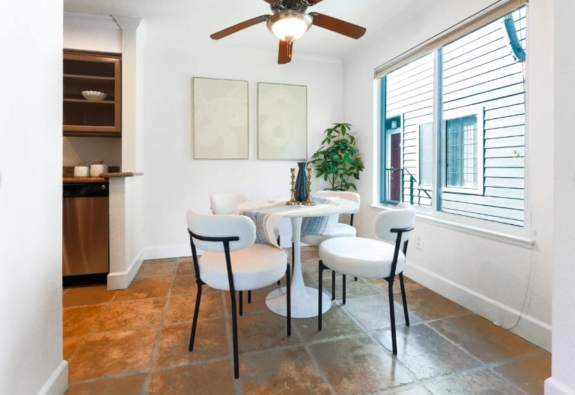Dinette - 364 Eastridge Dr