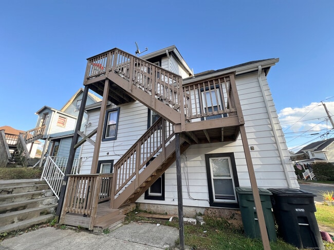 Building Photo - 91 Willow St