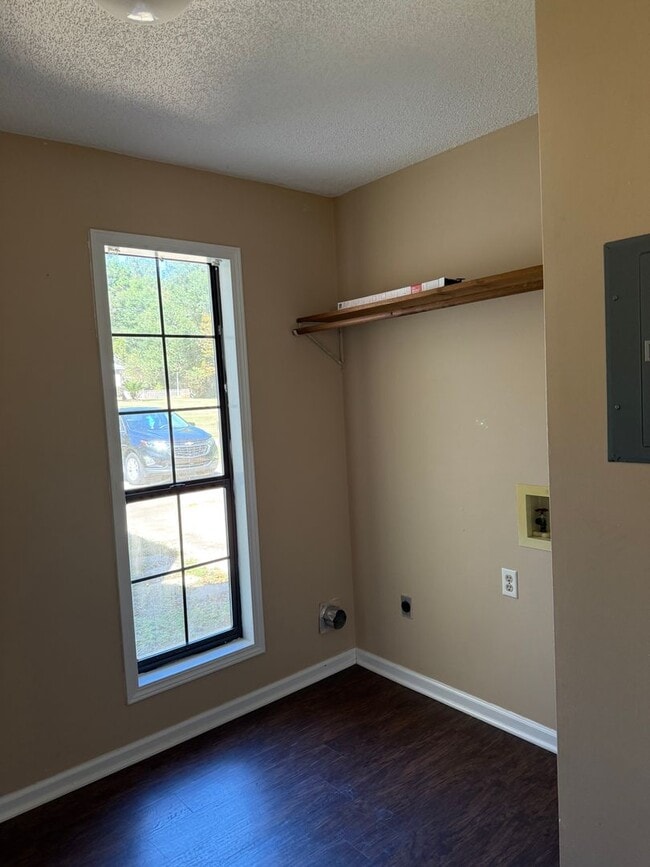 Building Photo - 156 Lakeside Dr