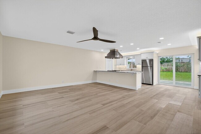 Building Photo - 8776 SE Sandy Ln