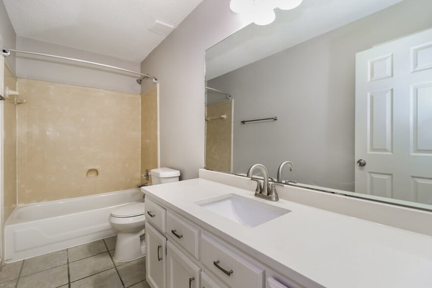 Building Photo - 1806 Lichfield Ct