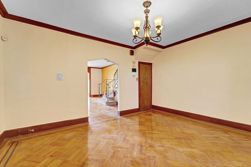 Building Photo - 5005 N 9th St