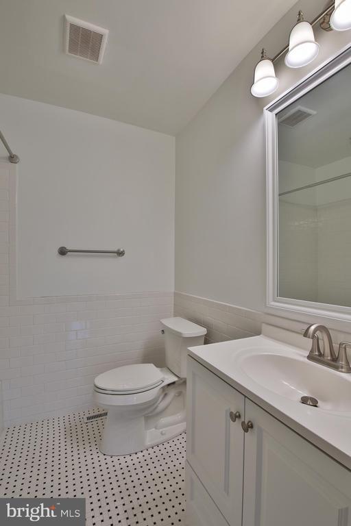 Building Photo - 8 Donagh Ct