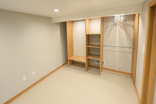 Building Photo - 5155 S Mobile Ave