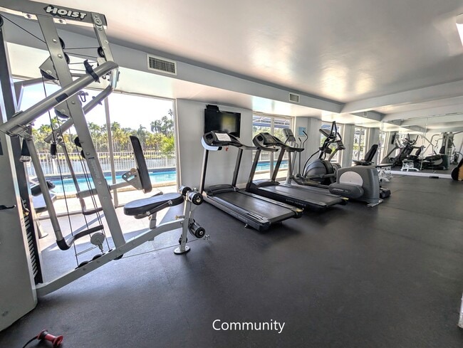 Building Photo - 1720 NW N River Dr