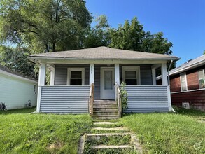 Building Photo - 1208 E Dayton St